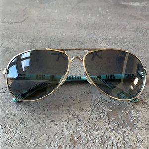 Women’s Oakley polarized sunglasses